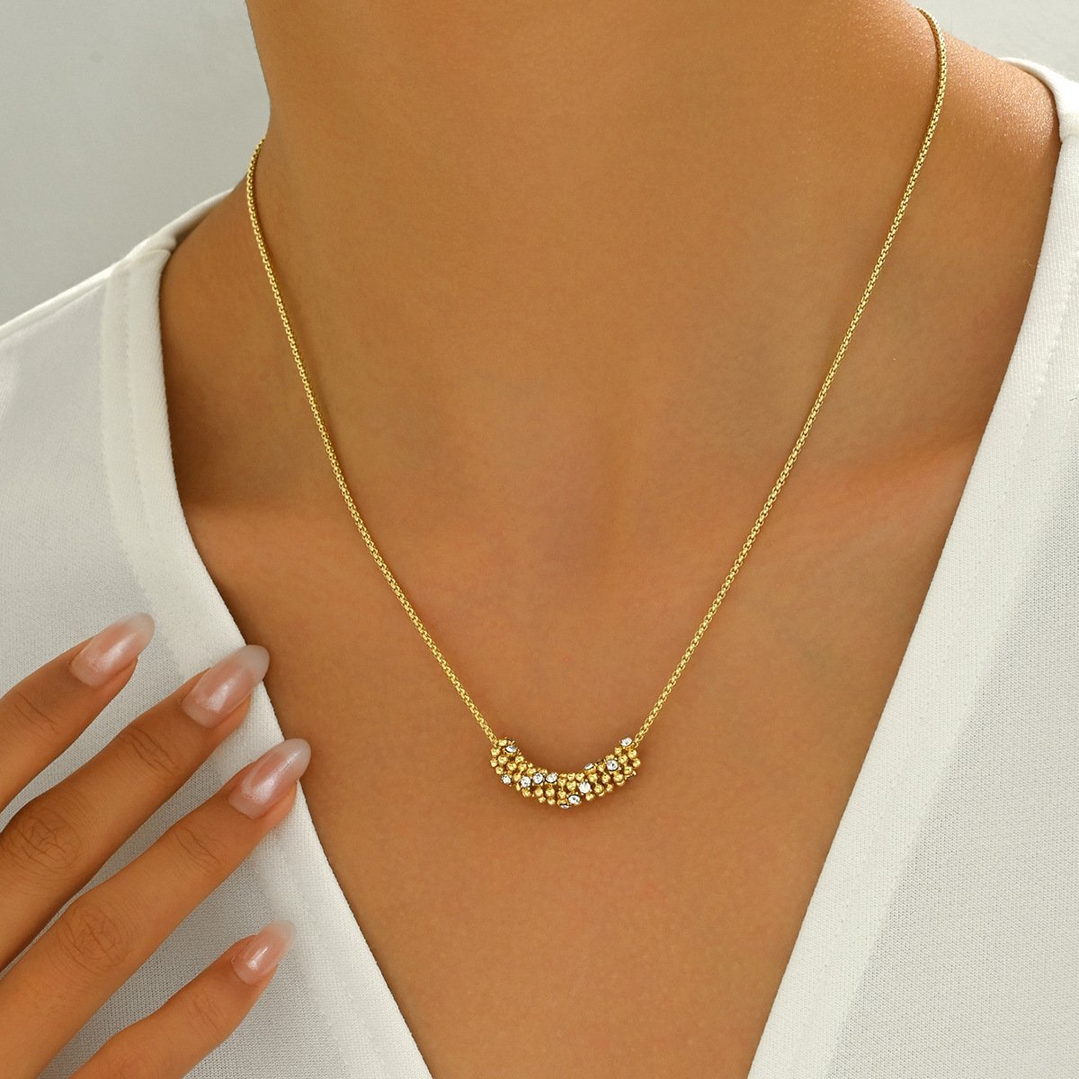 Fashion Diamond-Inlaid Necklace – Versatile Premium Collarbone Chain, Niche Women's Jewelry