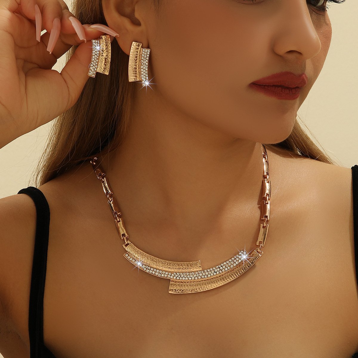 Rhinestone-Inlaid Collarbone Necklace & Earring Jewelry Set – Fashionable Women's Jewelry Accessories