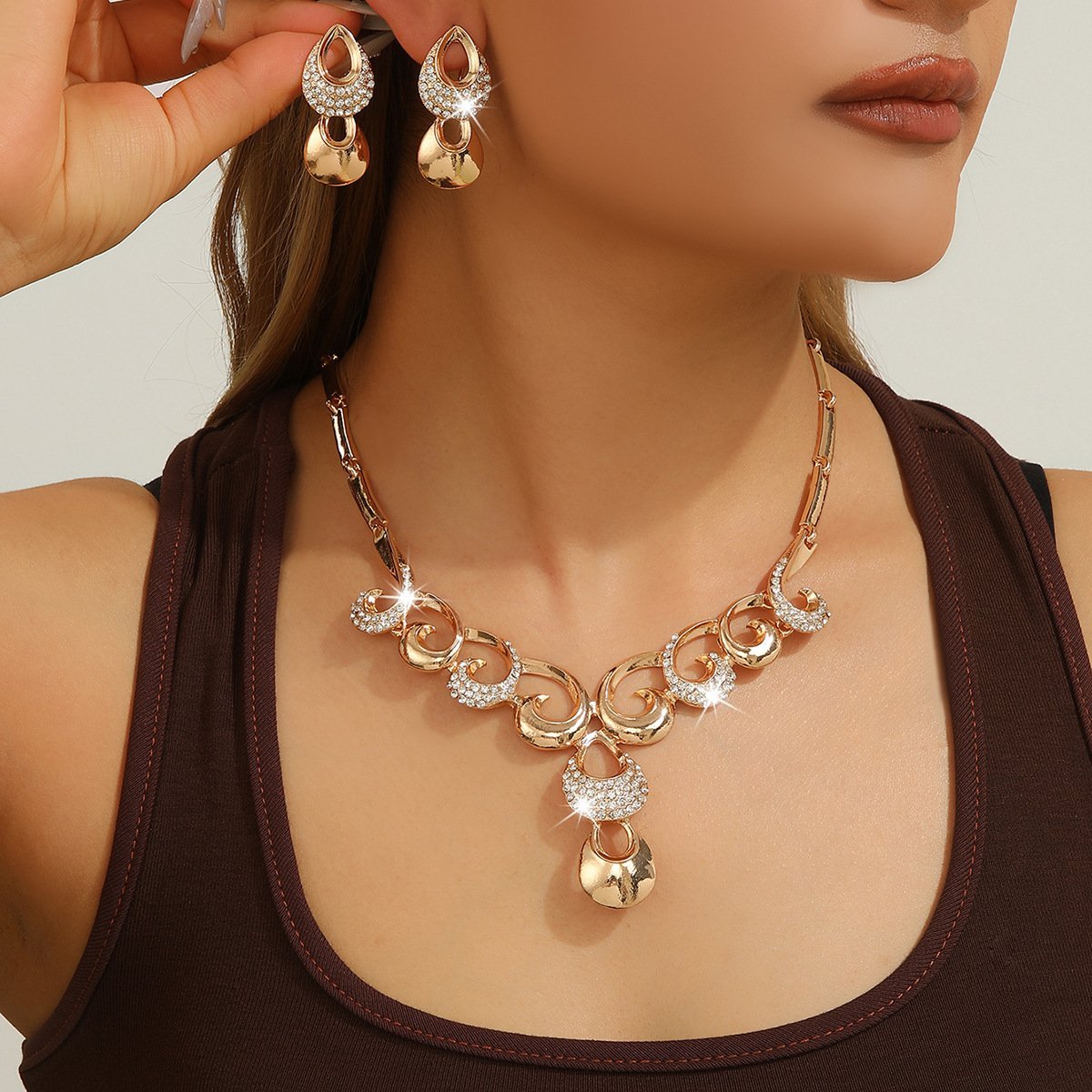 Diamond-Inlaid Hollow-Out Wave-Shaped Necklace & Earring Set – Fashionable Women's Jewelry