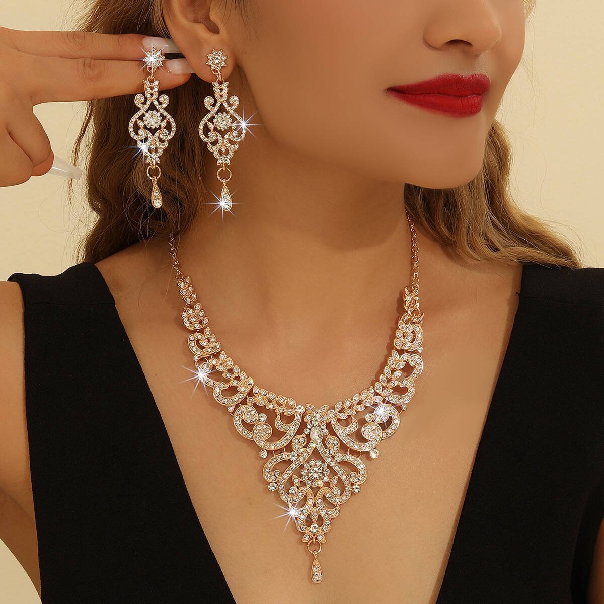 Hot-Selling Diamond-Inlaid Palace Hollow-Out Necklace & Earring Set – Fashion Women's Jewelry, Bridal Accessory