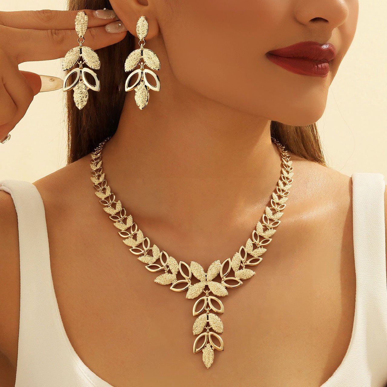 Gold-Plated Fashion Necklace & Earring Set for Women's Wedding Banquet – Diamond-Inlaid Premium Jewelry