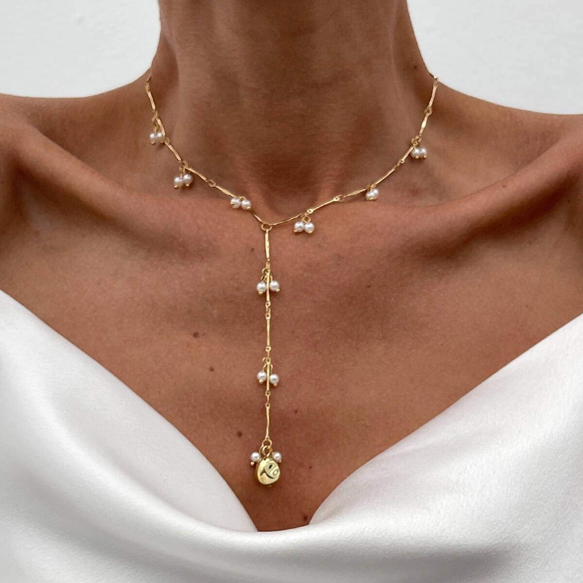 French Elegance Pearl Necklace, Fashion Tassel Collarbone Chain – Minimalist & Unique Style