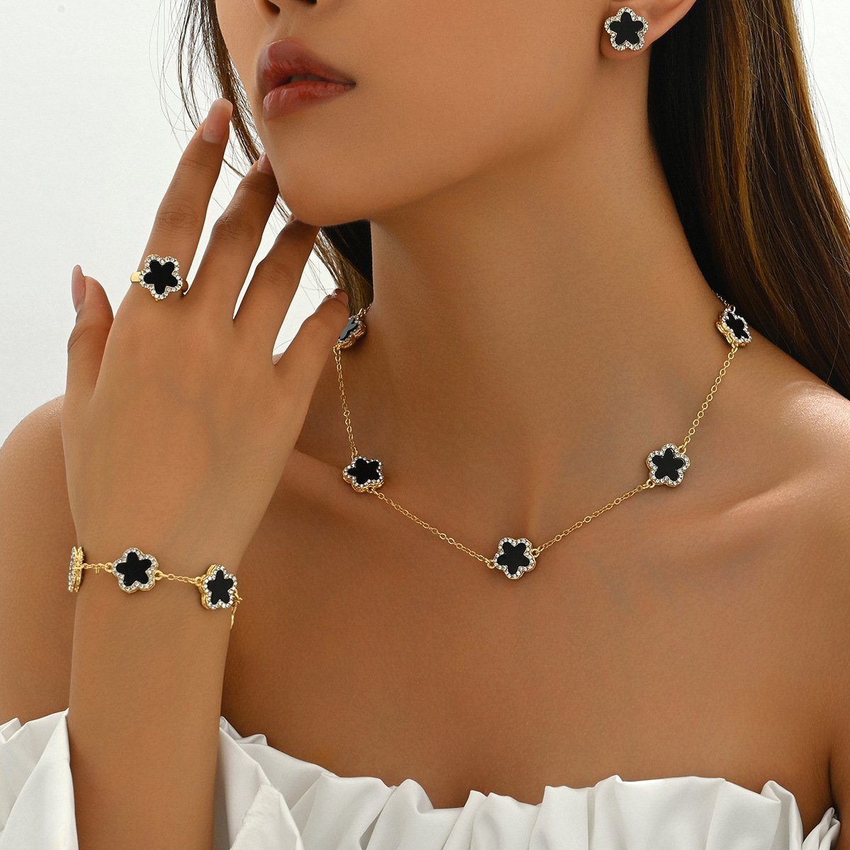Fashionable Minimalist Flower Necklace, Bracelet & Ring Set – Collarbone Chain, Premium Women's Accessories