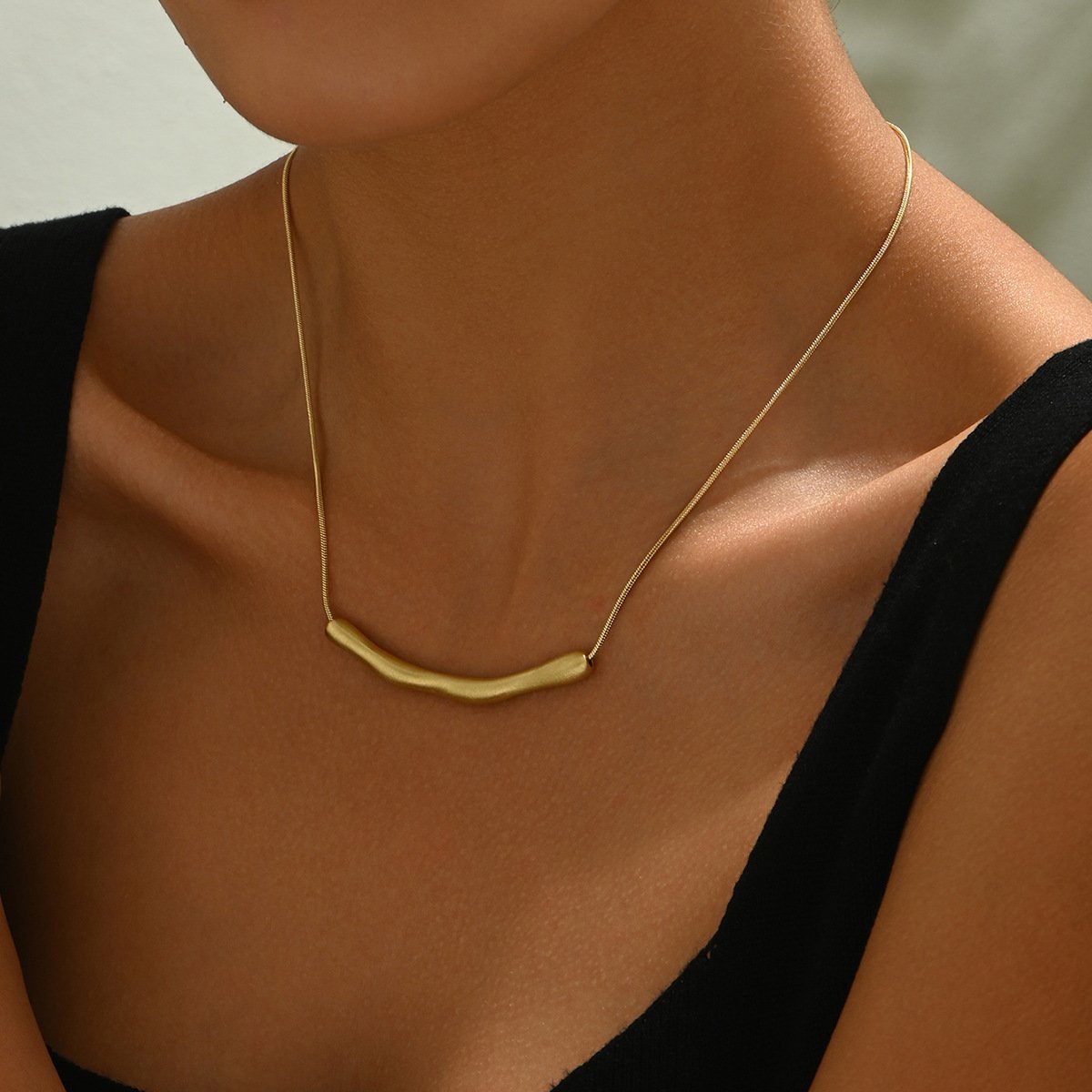 Minimalist Gold-Plated Collarbone Necklace – Niche Line Design Chain, Trendy Women's Jewelry