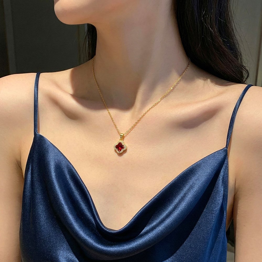 Colorful Zircon Four-Leaf Clover Necklace, Women's Gold-Plated Minimalist Pendant – Versatile Collarbone Chain