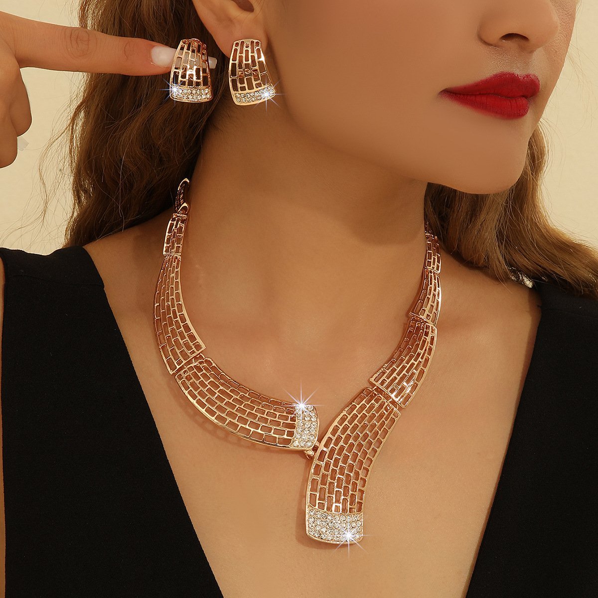 Fashionable Hollow-Out Mesh Earring & Necklace Accessory Set – Unique Trendy Accessories