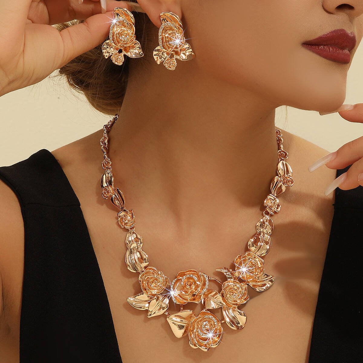 Fashionable Diamond-Inlaid Versatile Rose Flower Necklace & Earring Set – Gold-Plated Bridal Jewelry Accessories